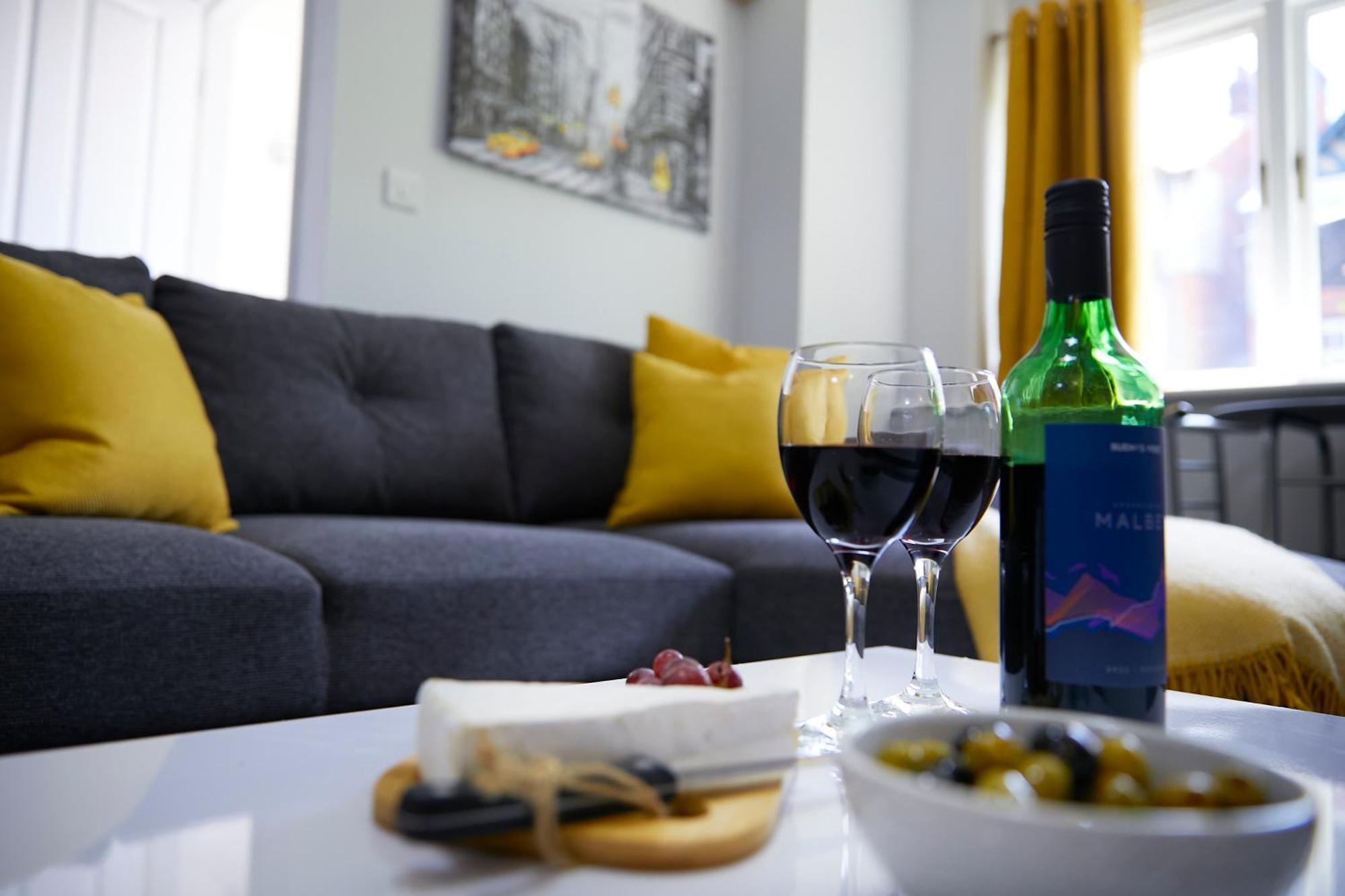 The Coach House Apartment, Dog Friendly With Patio Area, Yorkshire Coast Lets. Appartement